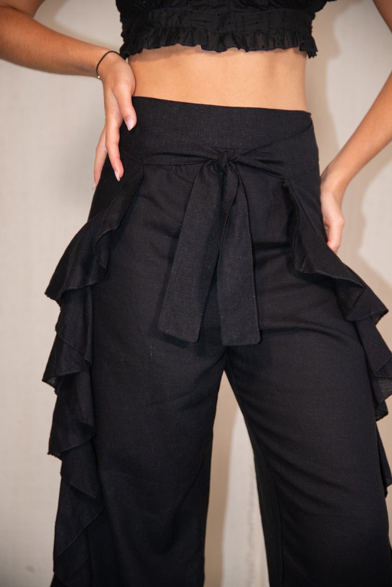 ruffles pant black